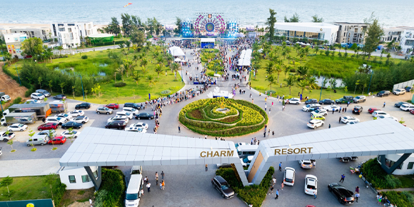 15.000 khán giả “quẩy" cực sung cùng Tóc Tiên, Isaac tại Let's Charm Fest 2022